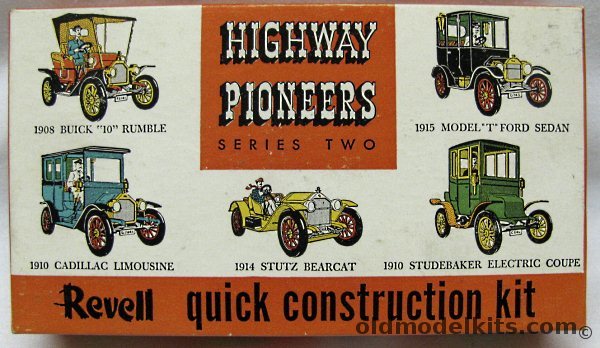 Revell 1/32 1915 Ford Model T Sedan Highway Pioneers, H42 plastic model kit